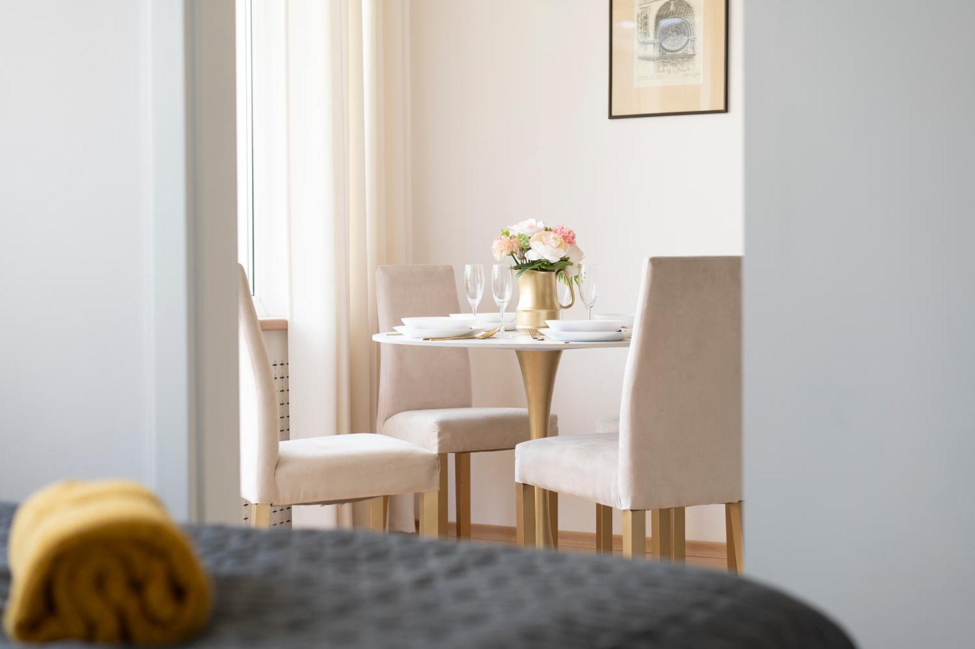Greenpoint Hoza Apartment ワルシャワ エクステリア 写真